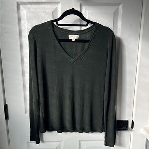 Cloth & Stone Dark Green V-Neck Top
